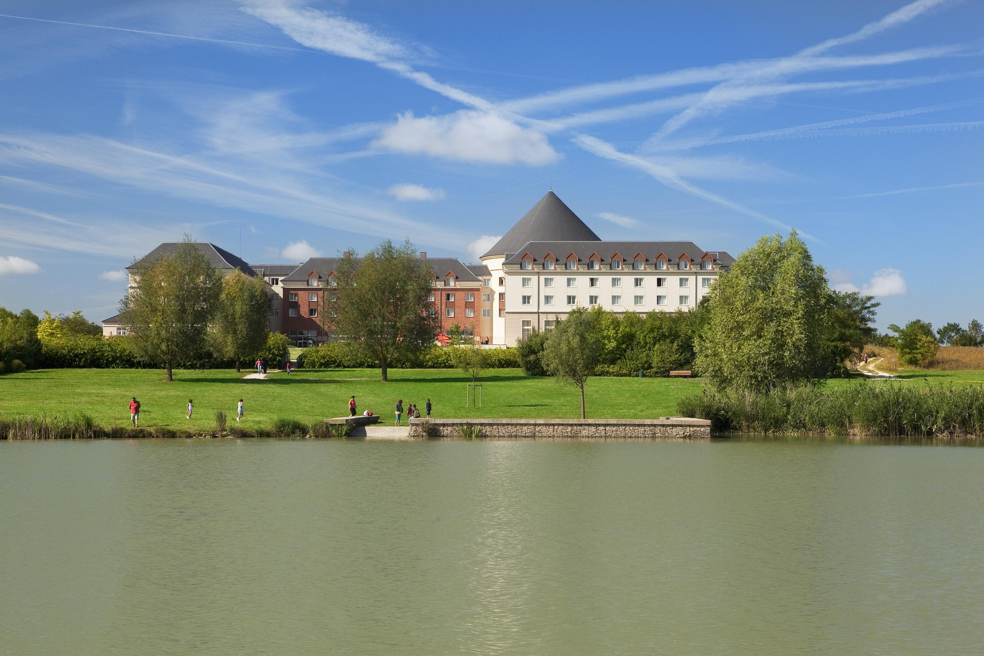 Grand Magic Hotel Marne La Vallée — hotel in Magny-Le-Hongre