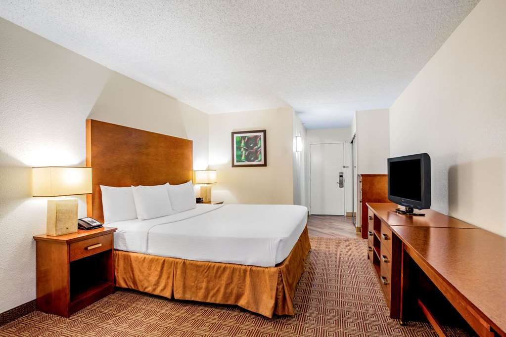 La Quinta Inn & Suites by Wyndham Danbury - photo 41