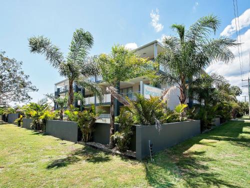 Shoal Bay Beach Apartments 18 fantastic air conditioned unit with a pool and lift — 4-Star Luxury Hotel in Nelson Bay, Australia