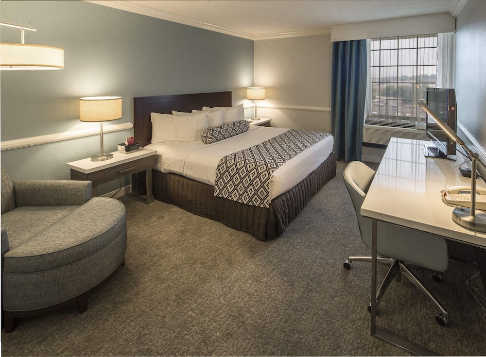 Crowne Plaza Suites Pittsburgh South by IHG - photo 9