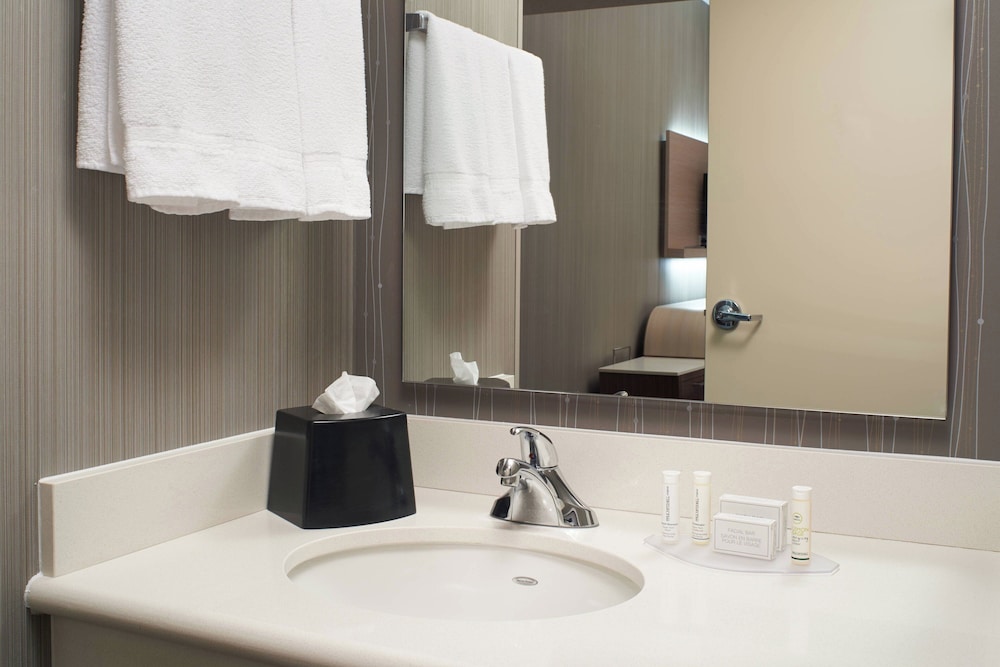 Courtyard by Marriott Toledo Maumee Arrowhead - photo 12