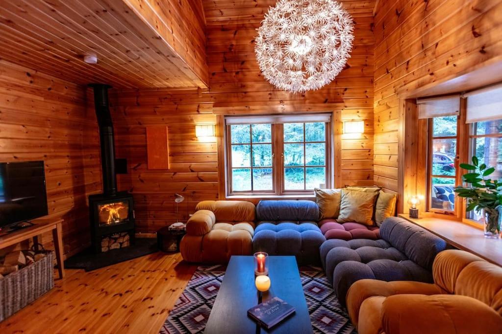 Large Luxury Log Cabin Getaway — 4-Star Luxury Hotel in Ballyconnell, Republic of Ireland