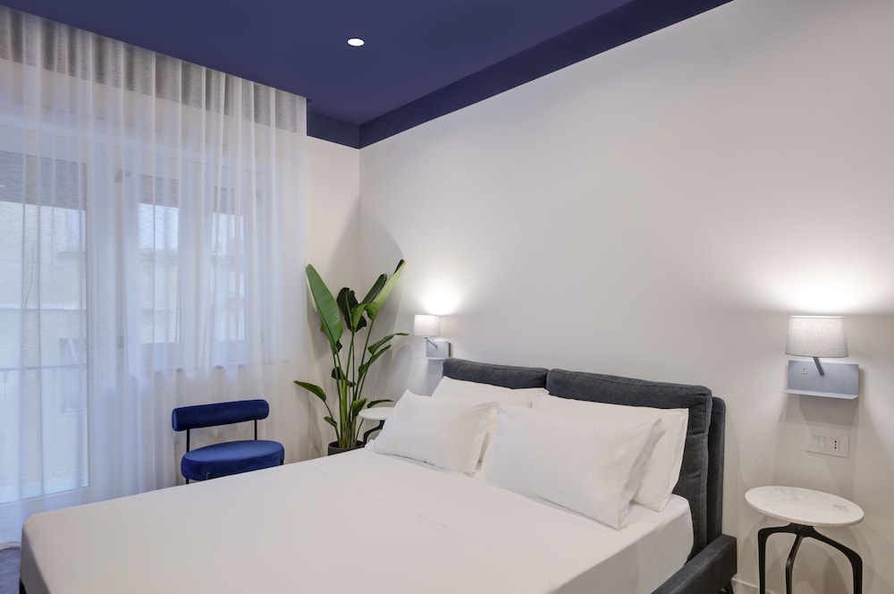 Well Suites Piazza dei Martiri — 4-Star Luxury Hotel in Naples, Italy