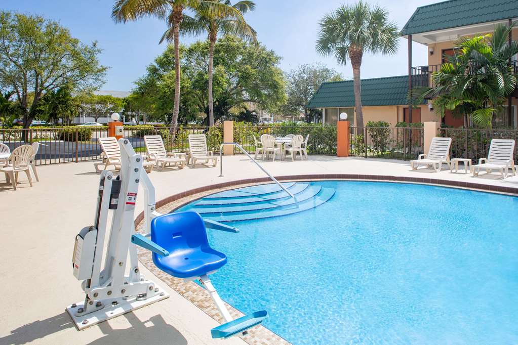 Super 8 by Wyndham North Palm Beach - photo 12