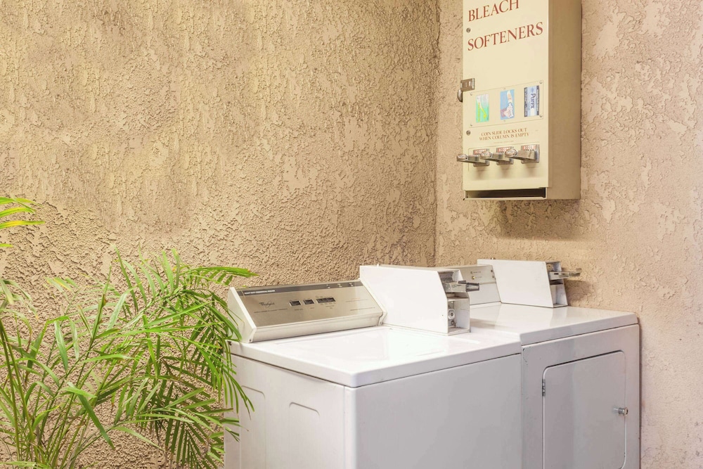 Super 8 by Wyndham Bakersfield South CA - photo 17