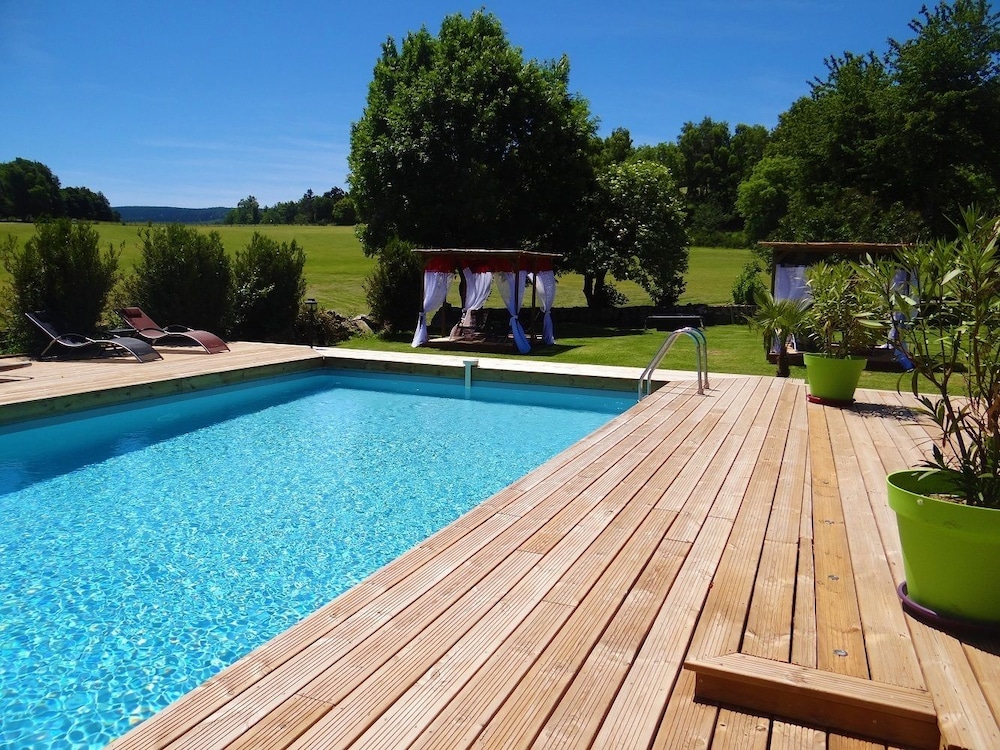 La maison de Gilbert — 4-Star Luxury Hotel in Chaudes-Aigues, France