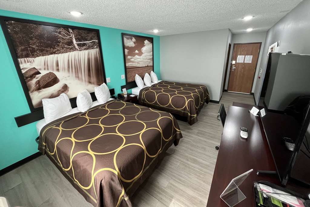 Super 8 by Wyndham Emporia - photo 9