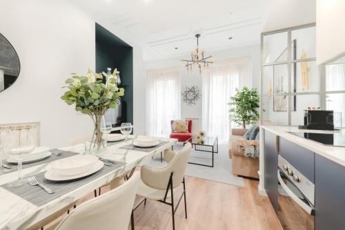 SOL 5 Balconies 1BD Renovated apt — 4-Star Luxury Hotel in Madrid, Spain