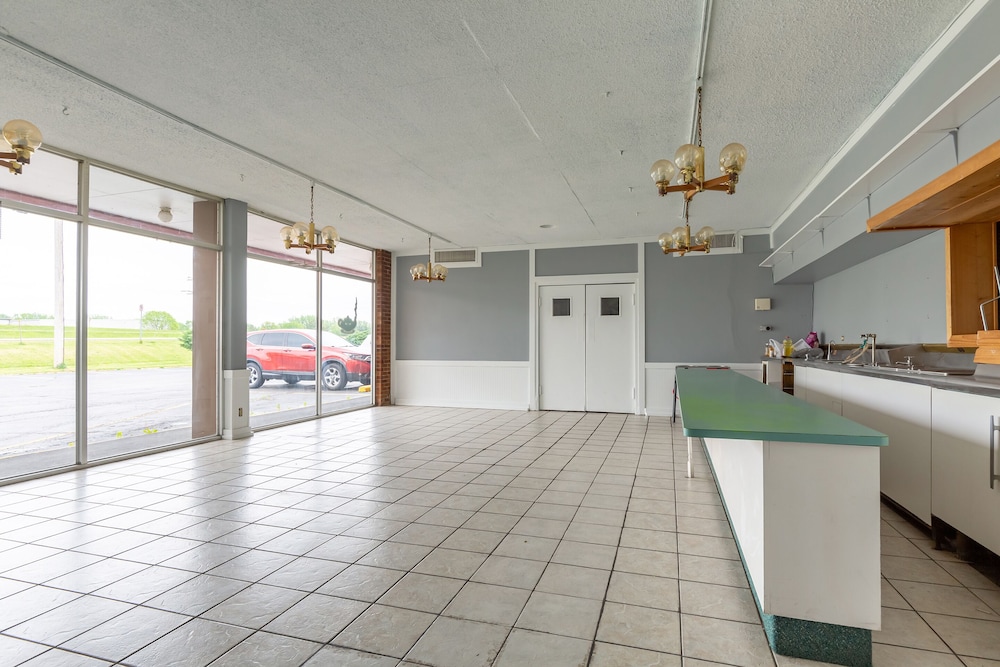 Americas Best Value Inn Rockford - photo 30