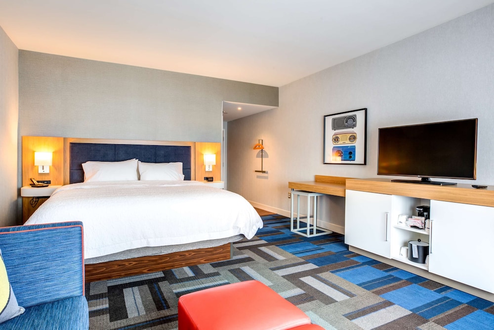 Hampton Inn & Suites Boston Waltham - photo 6
