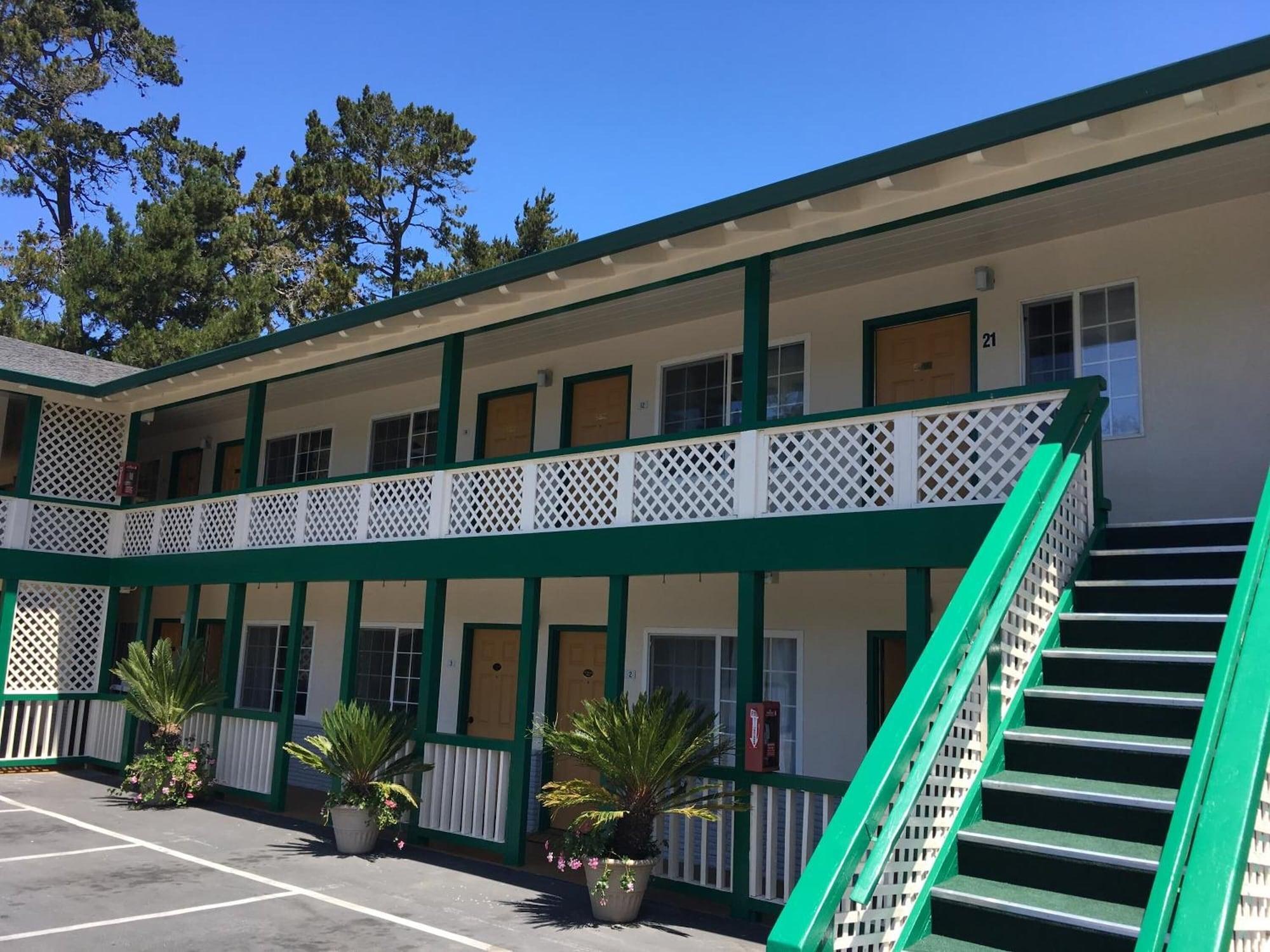 Monterey Pines Inn - photo 6