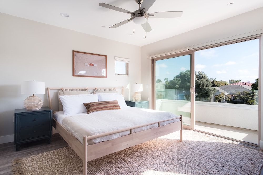 Skyline By Avantstay Modern Beach Retreat w Spacious Patio & Rooftop Views - photo 6