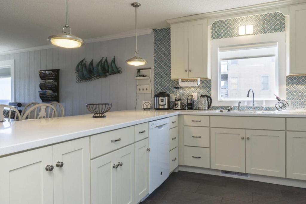 Breezy Oaks by Oak Island Accommodations - photo 11
