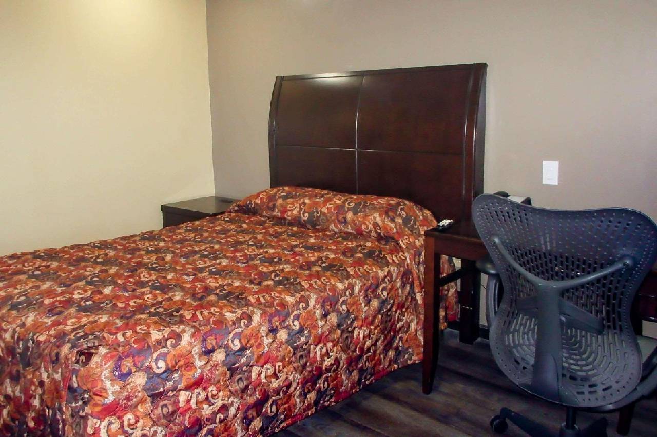 Southern Inn and Suites - photo 6