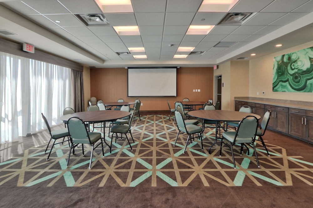 Hampton Inn & Suites Artesia - photo 32