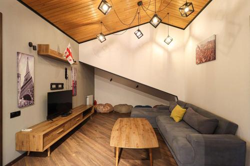 3BR apt w huge terrace & magnificent views
