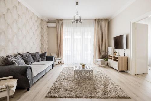 De Luxe 1 bedroom 2 bathroom Condo in the Center — 4-Star Luxury Hotel in Budapest, Hungary