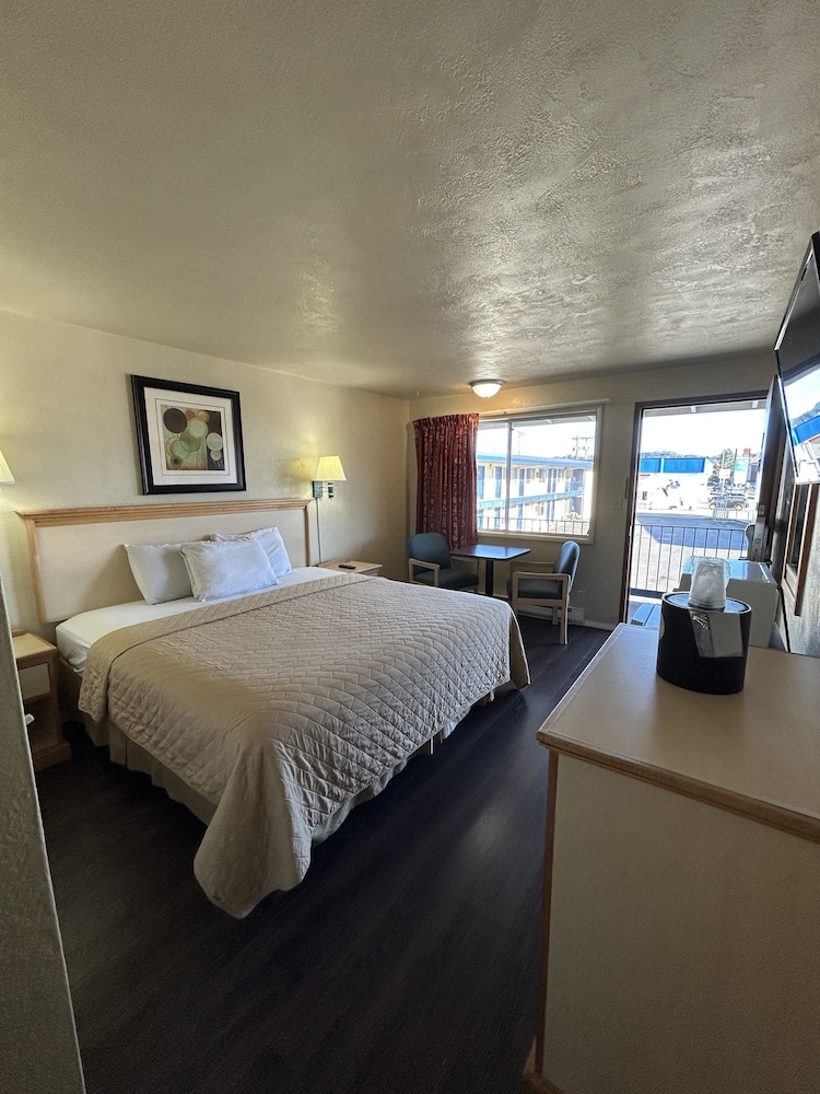 Economy Inn Reedsport - photo 10