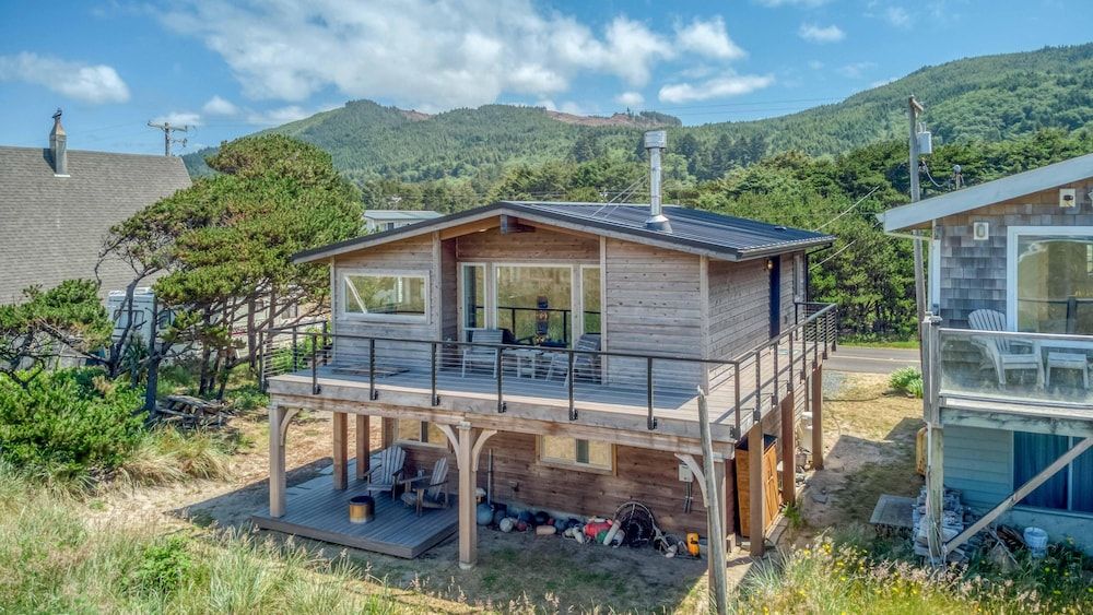 The Nickels Quarters Meredith Lodging in Rockaway Beach, United States