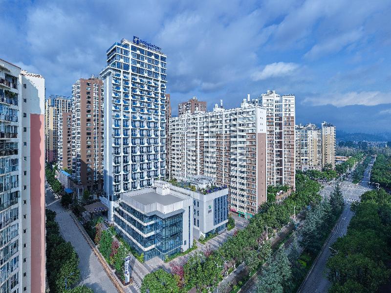 Holiday Inn Express Kunming Yiliang Center — 4-Star Luxury Hotel in Kunming, People's Republic of China