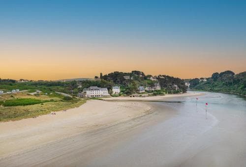 Hotel de la Plage — hotel in Plonevez-Porzay