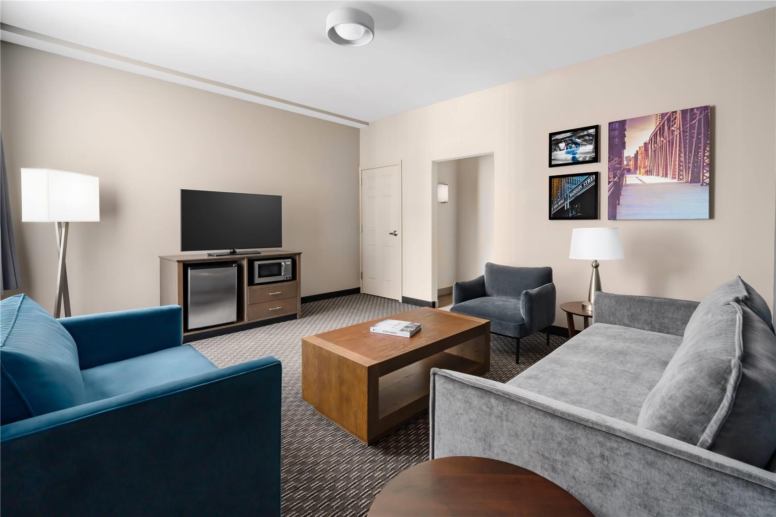 La Quinta Inn & Suites by Wyndham Chicago Downtown - photo 50