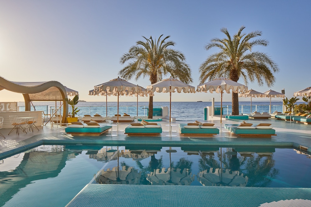 Apartamentos Bali Beach — 4-Star Luxury Hotel in Ibiza, Spain
