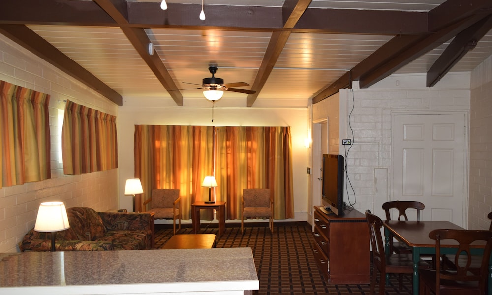 Stanlunds Inn And Suites - photo 14
