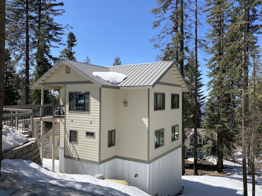 Yosemite's Pine Cove - last minute hotel in Unknown City
