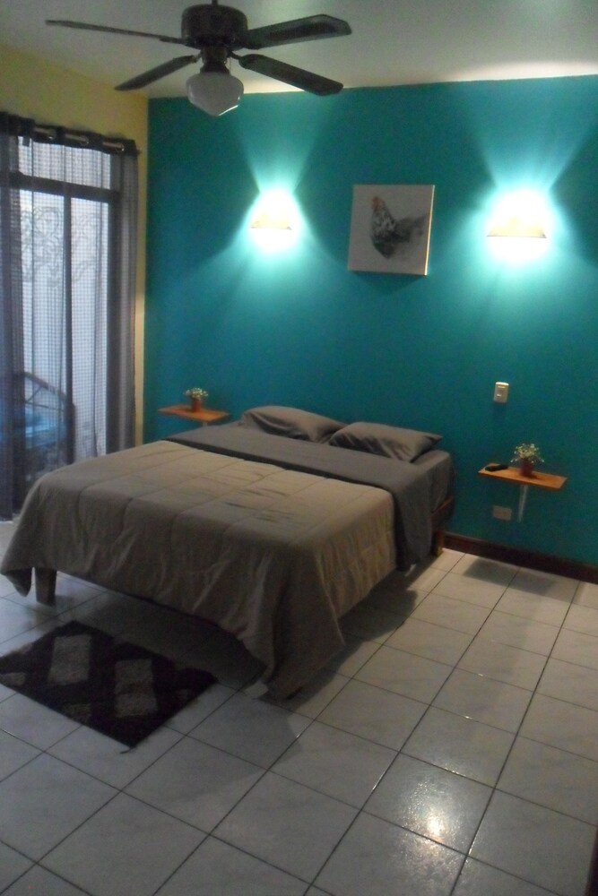 Green Country Hotel Hostel in Alajuela, Costa Rica