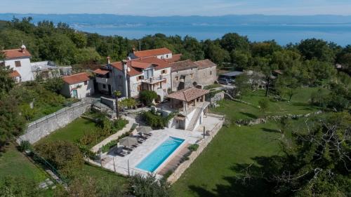 Holiday Home Oliti with Pool — 4-Star Luxury Hotel in Moscenicka Draga, Croatia