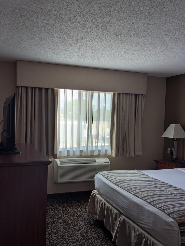 Canby Inn And Suites - photo 12