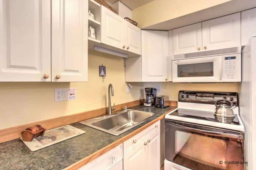 On The Strip Classic Comfort 2 Bedroom Condo