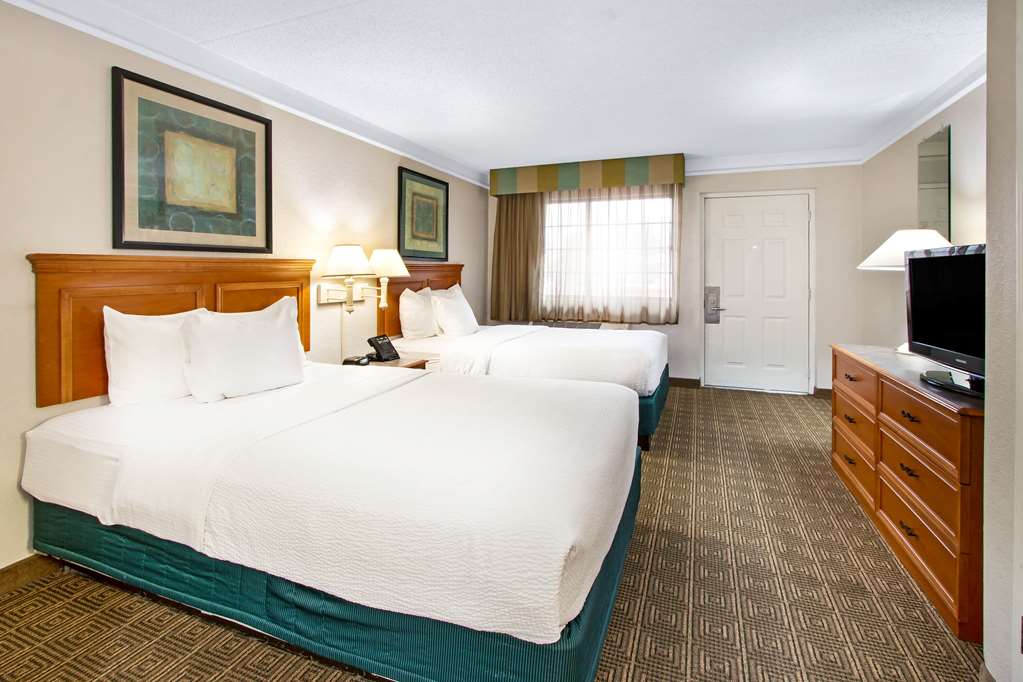 La Quinta Inn by Wyndham Albuquerque Airport - photo 26