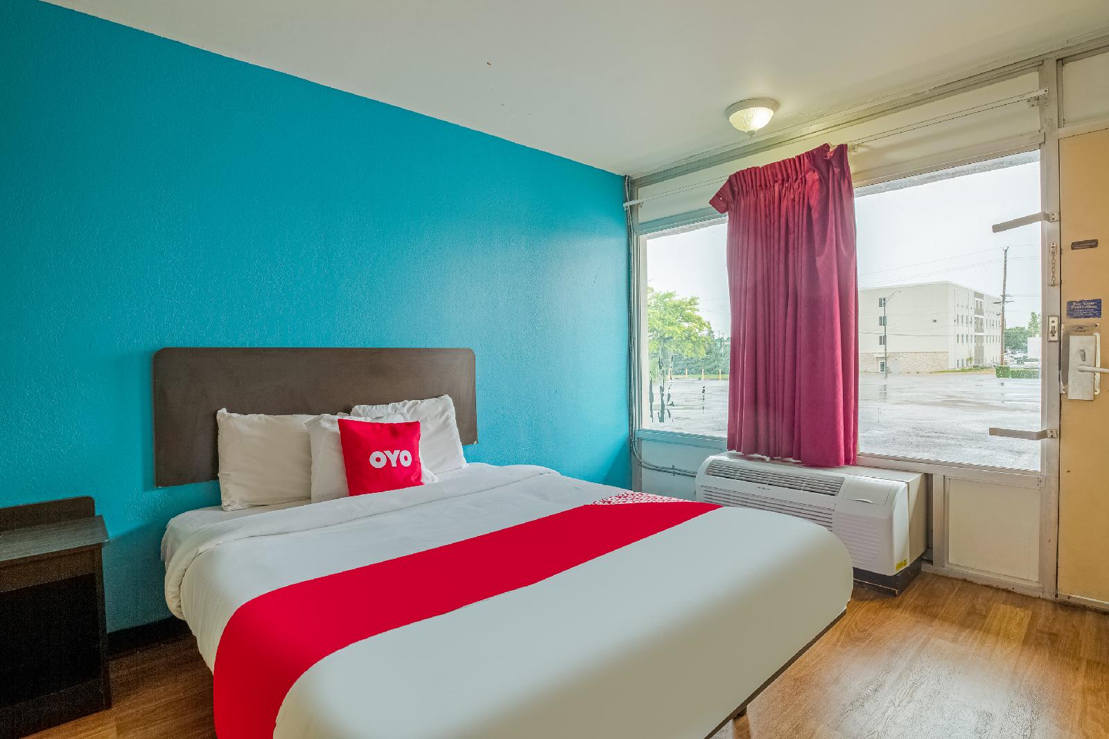 OYO Hotel St. Louis Lambert Airport - photo 8