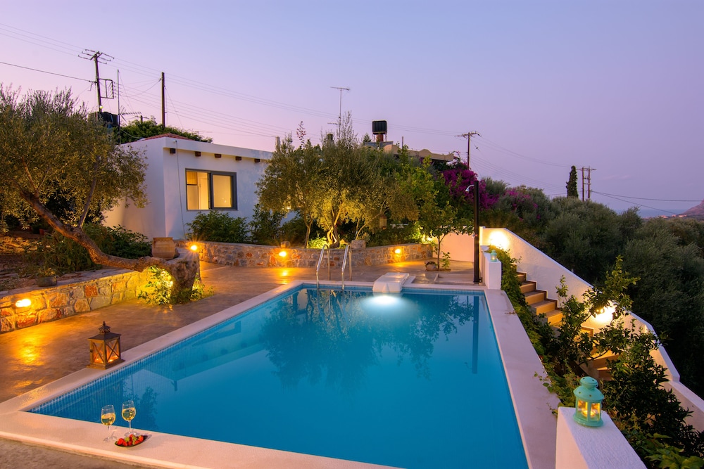 Villa Douloumi — 4-Star Luxury Hotel in Agios Nikolaos, Greece
