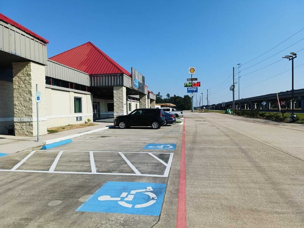Champion Inn Motel By OYO Hwy 59 Shepherd - photo 2
