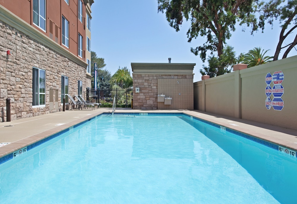 Holiday Inn & Suites Oakland Airport by IHG - photo 45