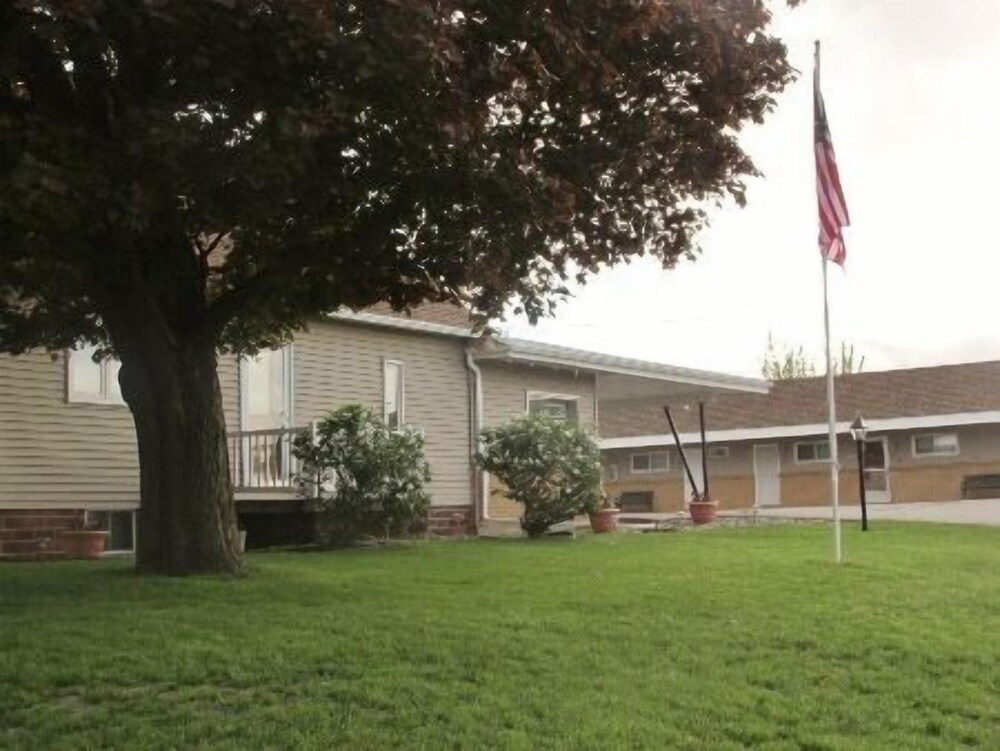 Elms Motel — hotel in West Union