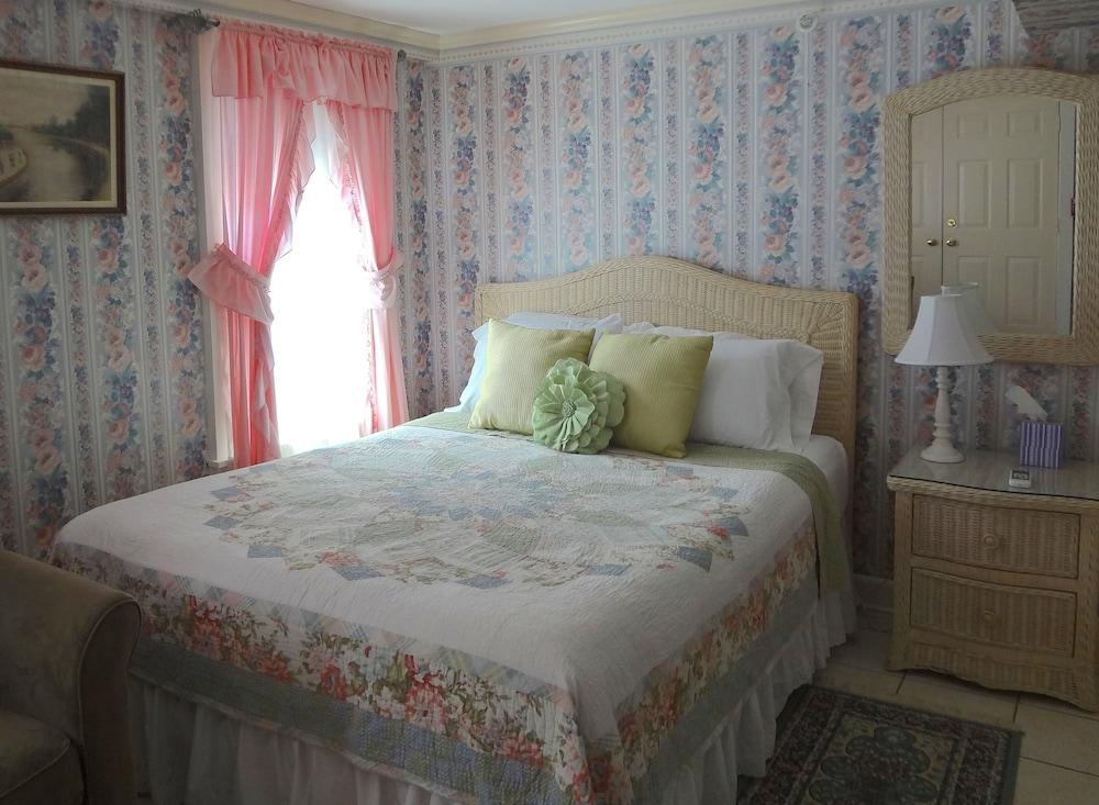 The Henry Collins Inn - photo 5