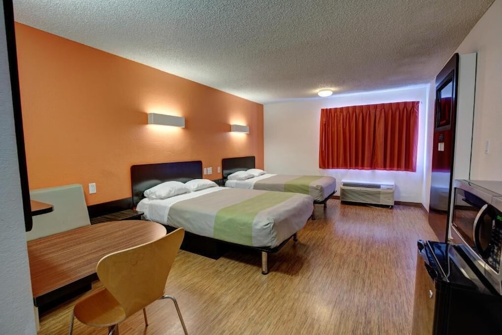 Executive Inn & Suites Hobby - photo 13