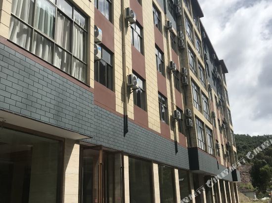 Sanhu Hotel — hotel in Chengjiang