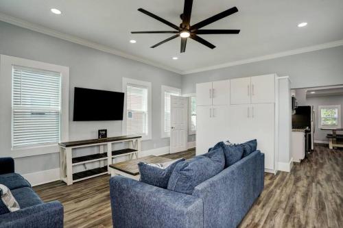 Renovated Beach Bungalow — 4-Star Luxury Hotel in Galveston, United States