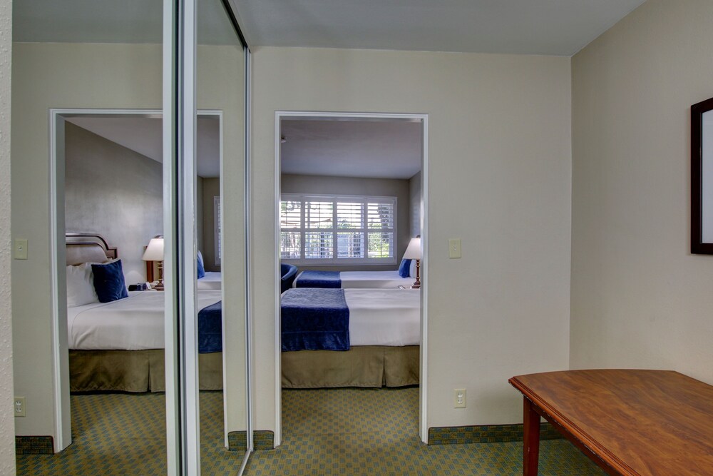 La Avenida Inn - photo 9