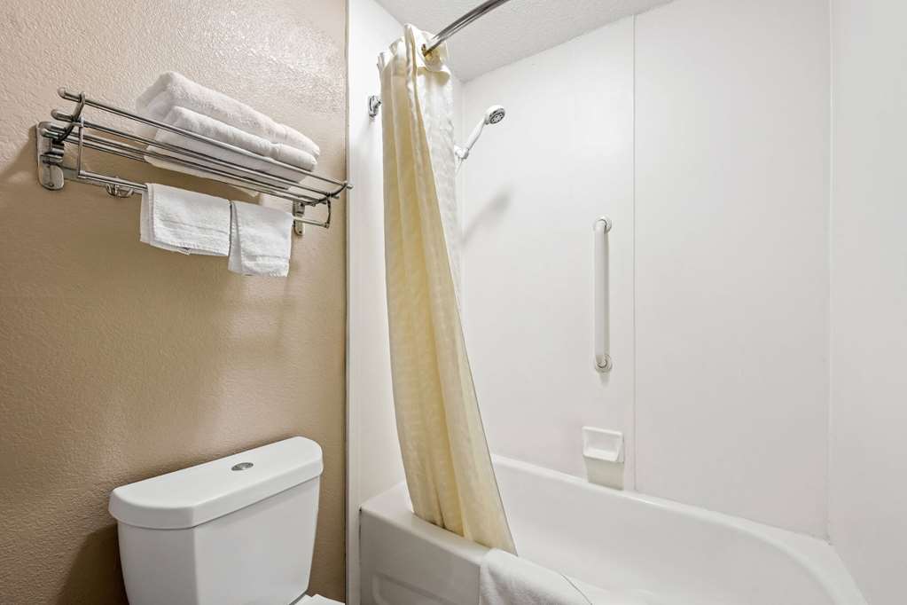 Super 8 by Wyndham Garysburg Roanoke Rapids - photo 28