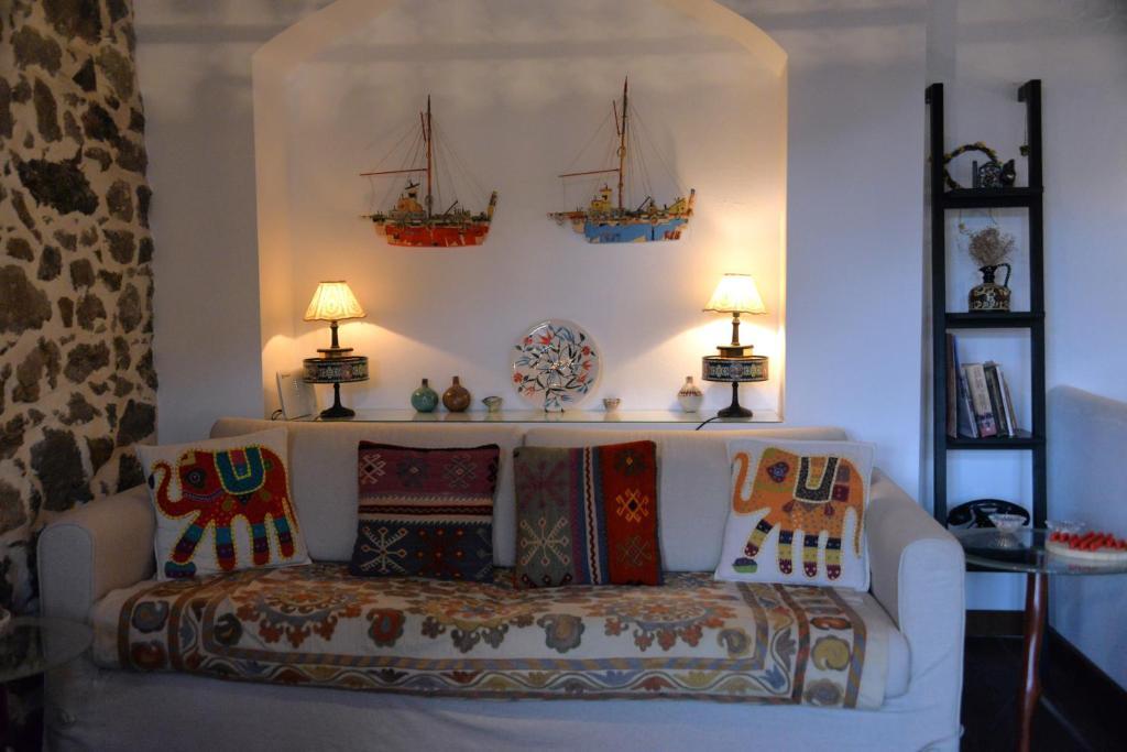 The fig tree house — Samothraki — photo 2