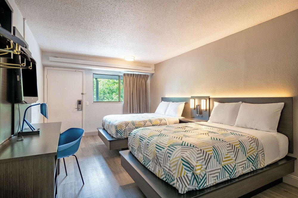 Motel 6 Charlotte NC Coliseum - photo 7