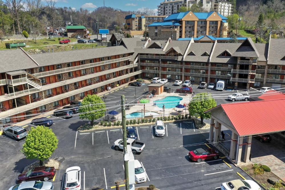 Crossroads Inn & Suites - photo 64