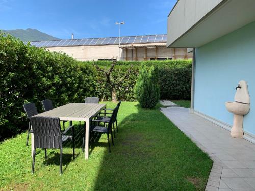 Appartamento Ivonn con giardino — 4-Star Luxury Hotel in Riva Del Garda, Italy