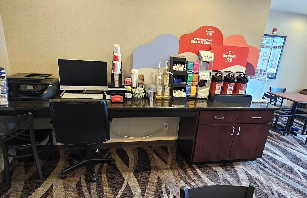 Cobblestone Inn & Suites Clintonville - photo 56